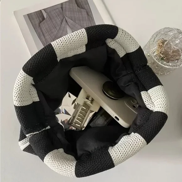 ⭐️SHEIN Black & White Striped Beach Purse Clutch NWOT - Picture 3 of 3